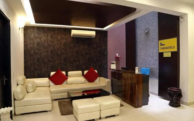 FabHotel Cyber Park