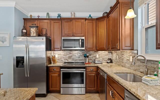 Champagne And Roses Fr 218 Tahitian Way