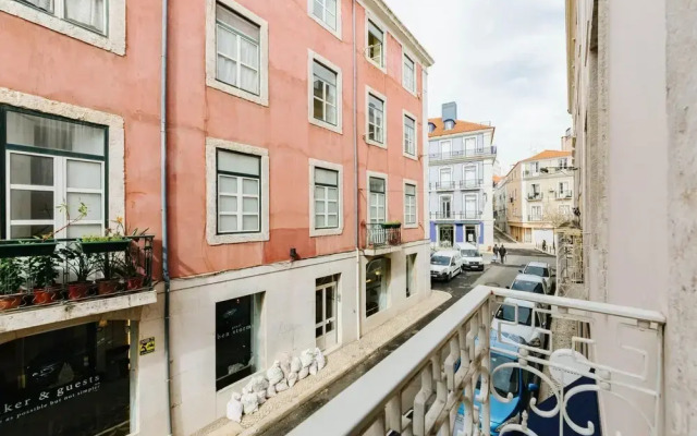 Lady Madonna in Lisboa Ciudad