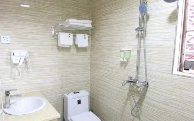 BANANA HOTEL (Shenzhen Airport Hourui Metro Station Branch)