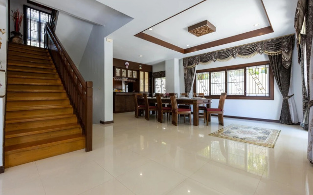 5 Bedroom Pool Villa Close To Town H5