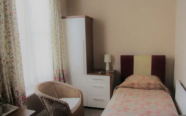 The Briary Hotel - Guest House