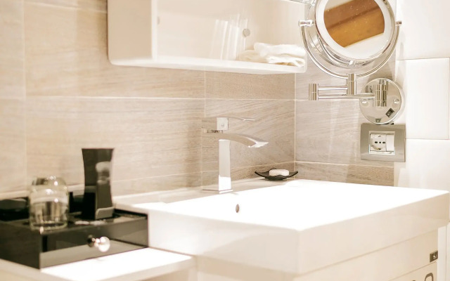 Oak Plaza Suites