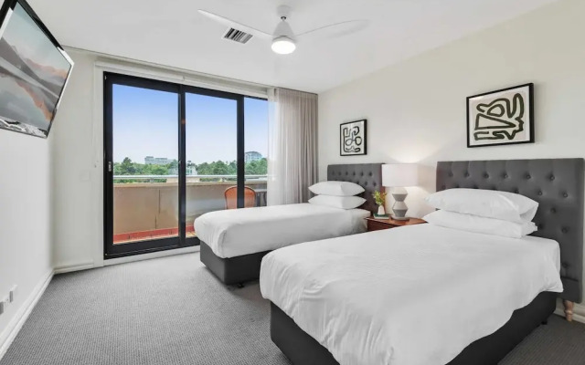 Spacious 3-bed Apartment by the MCG