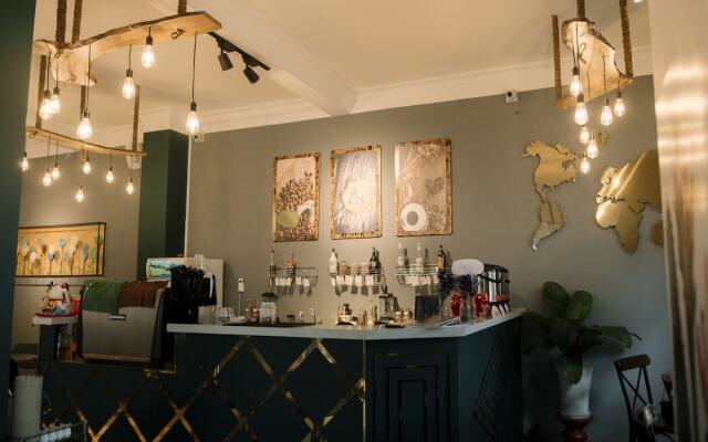 T Cafe and House