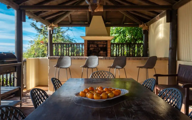 All About Casa Roca
