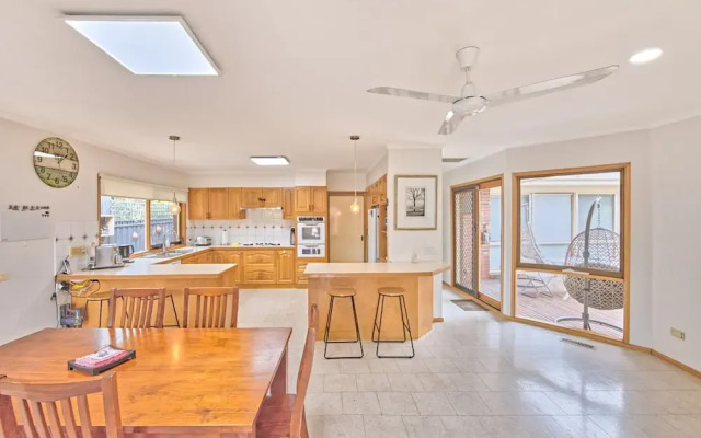 Spacious family home St Kilda