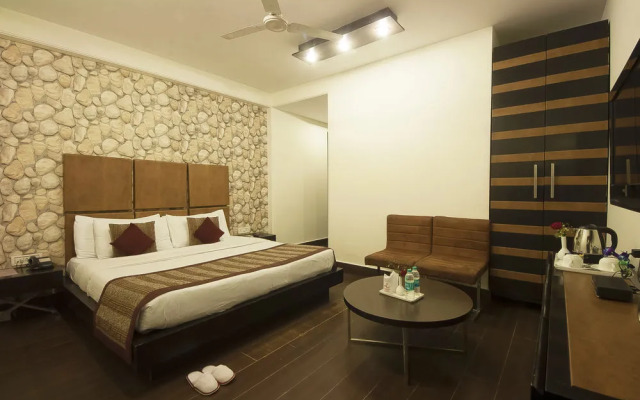 OYO 6886 Hotel Gold Palace