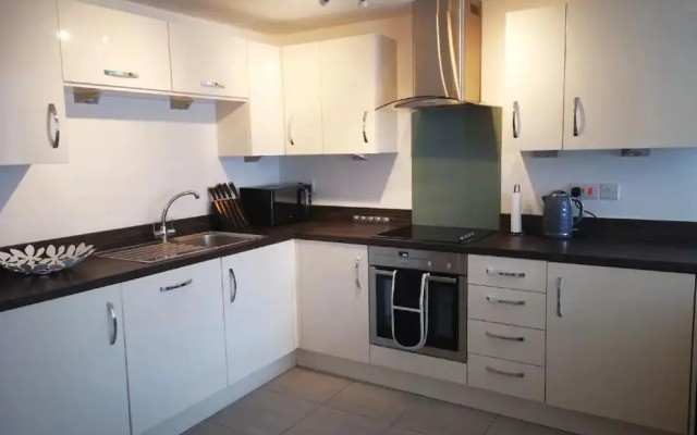 Holiday Maisonette, 13 mins walk to Beach,Sleeps 4