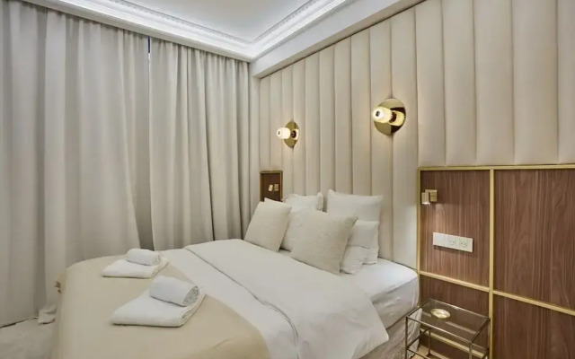 Apartment Matignon St Honore by Studio Prestige