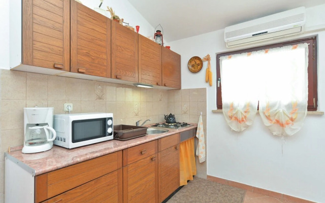 Apartment 522