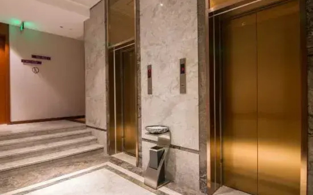 Wanhe Zhizhen Hotel (Shanghai Changshou Road Subway Station)