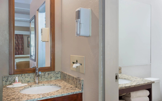 Travelodge by Wyndham Lakeland