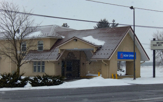 Motel 6 McGraw, NY - Cortland
