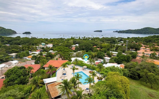 Modern Top-Floor Condo with Panoramic Views and Community Pool