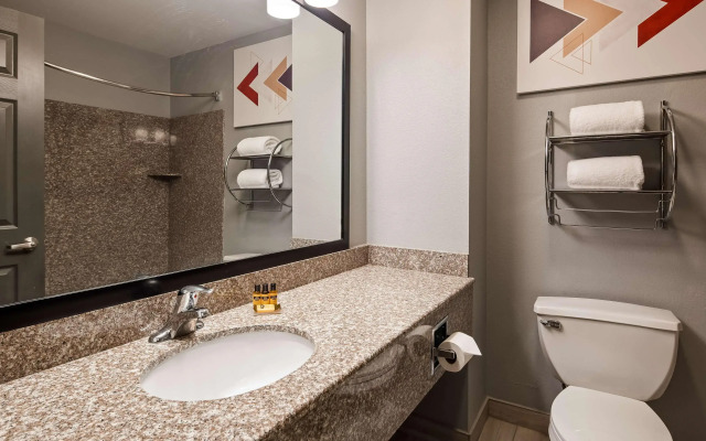 Best Western Plus New Cumberland Inn & Suites