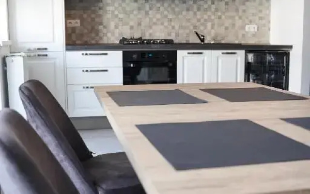 Modern 3 APT Near Old Town – 15 Min Walk