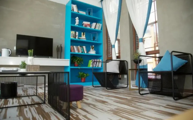 Yiyun Chunshe Meisu Hebi