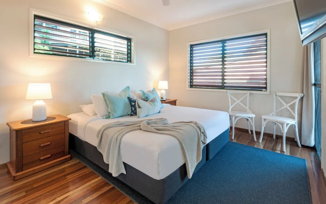 Casuarina Cove 16 Ocean View Deluxe Refurbished 3 Bedroom House Near Marina With Golf Buggy – Guest Rooms – Hamilton Island