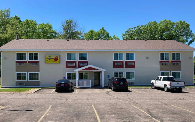 Super 8 by Wyndham Chisago City