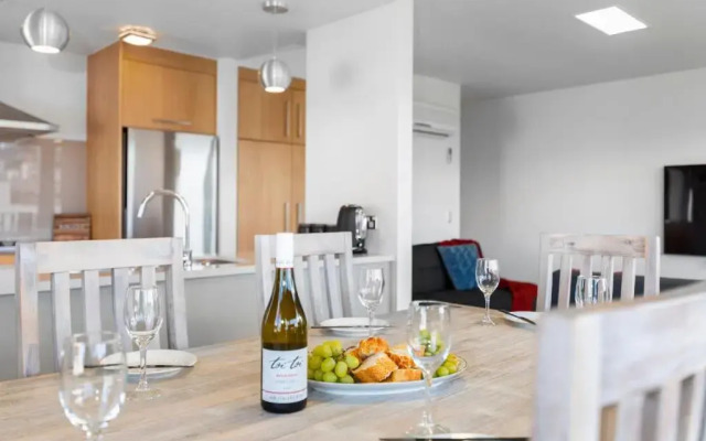 The Lake Life - Taupo Central Holiday Apartment