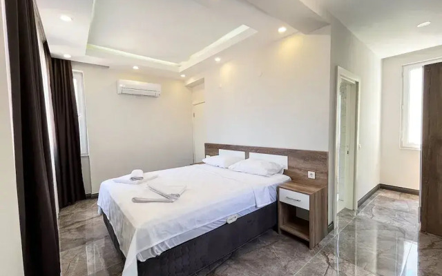 Villa With Private Pool Garden - All Rooms w AC