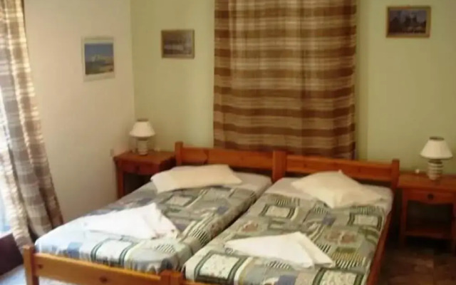 Pension Lagoudera