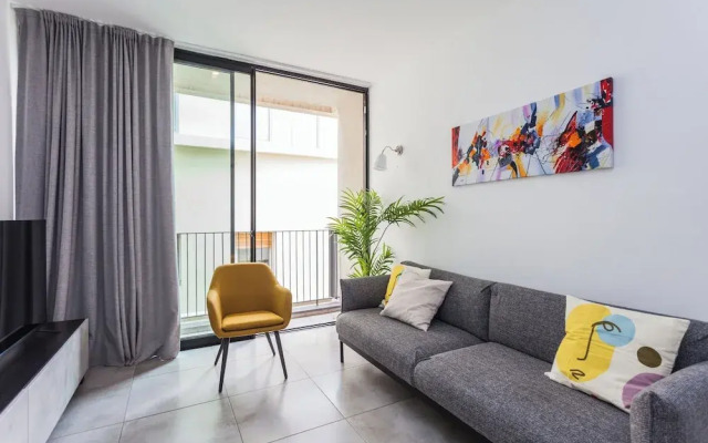 Modern Apartment Walking from the beach