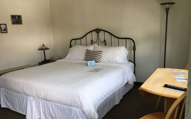 Sugarcreek Village Inn