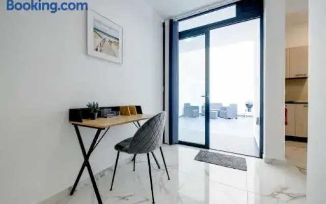 Unbeatable Location 2 Bedroom With Terrace