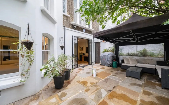 Gorgeous 2BD Flat With Patio - South Kensington!
