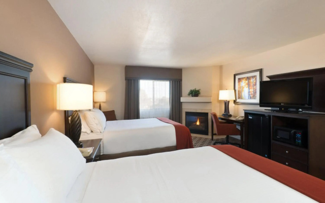 Holiday Inn Express Show Low by IHG