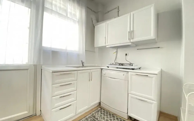 Stylish Flat Near Bagdat Street in Kadikoy