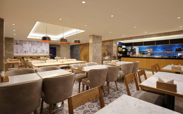 Holiday Inn Express Ahmdabad Prahlad Nagar by IHG