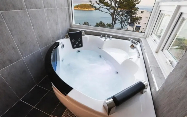Yeosu Lamer Pension