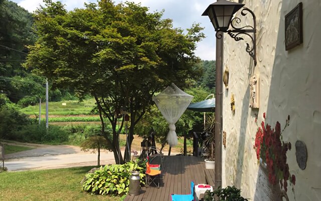 Yangpyeong Maypolehouse Pension