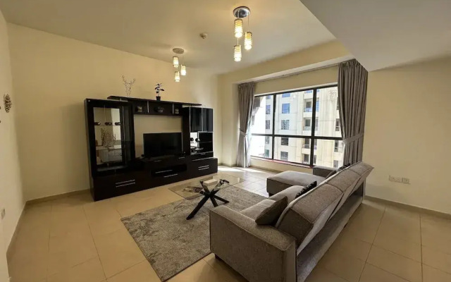 Manzil - Cozy 2BR Apt in JBR with Sea Views