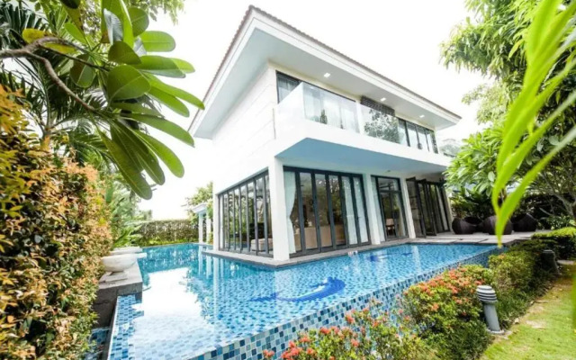 Relaxing Villa Close To The Beach