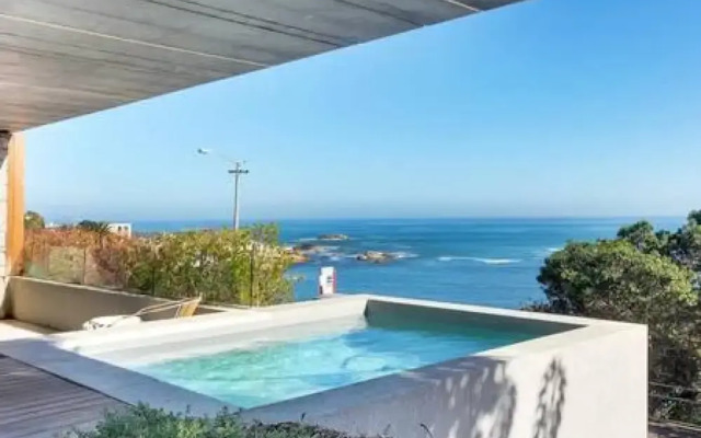 Modern Seaside Apartment w Incredible Views Lillamton