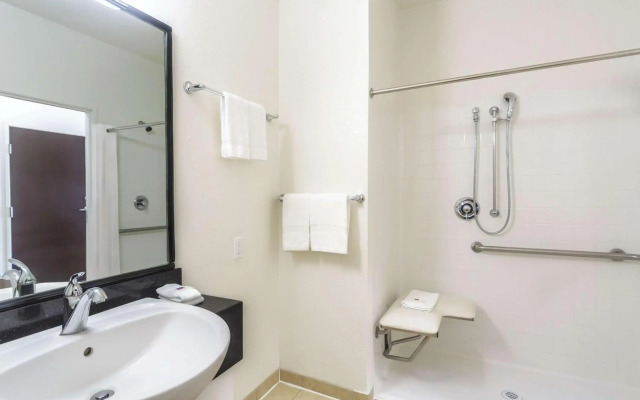 Motel 6 Laredo, TX - Airport