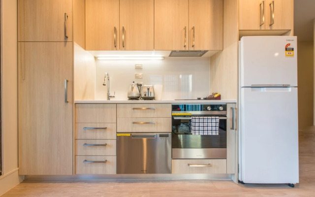 JHT - 1 BRM Apartment, Opposite to SkyTower with view