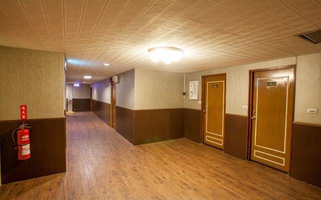 Chiayi Crown Hotel