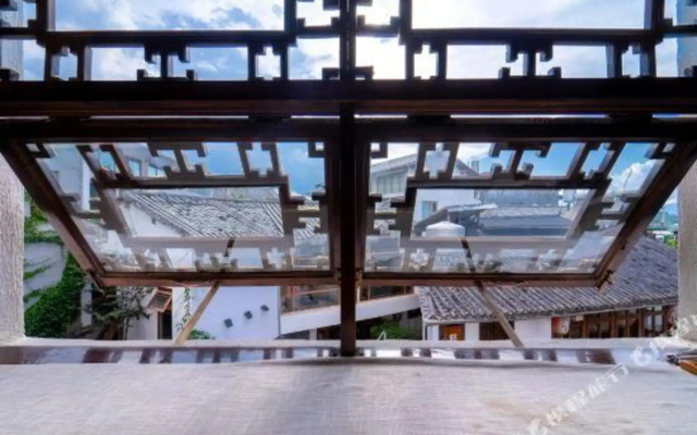 Bujian Busan Inn