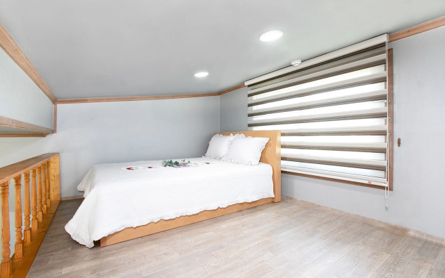 Yangyang River Pension