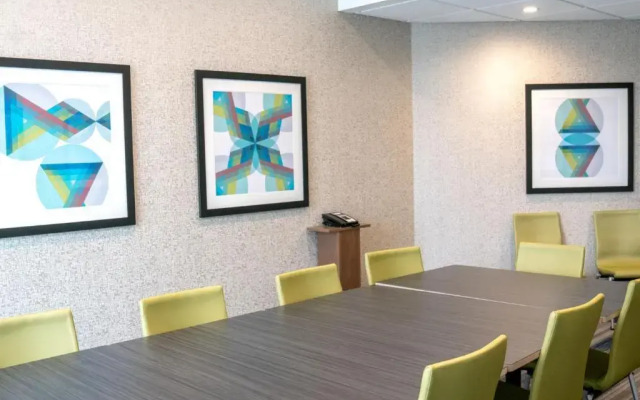 Holiday Inn Express & Suites Brandon by IHG