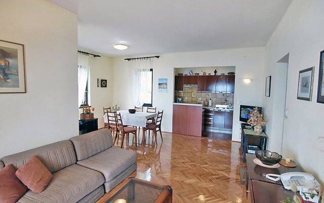 Apartment Mali Iz Mali Iz