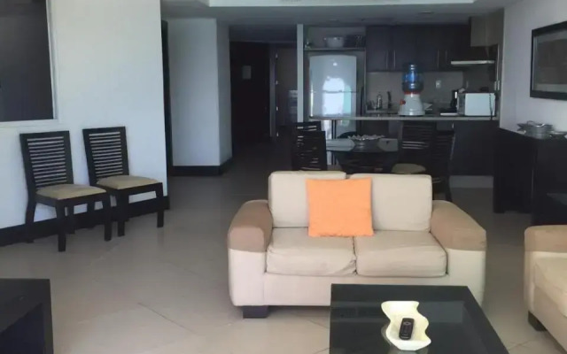 Bay View Grand Marina 1605 Sur