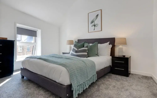 Scarborough 2BR Apt Near Beach & Park