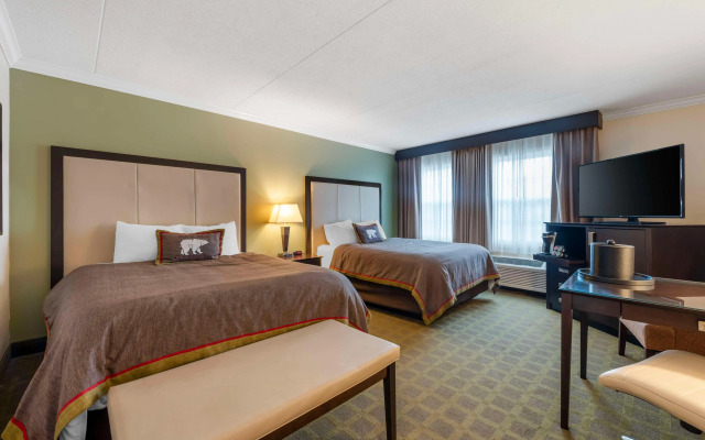 Best Western Plus White Bear Country Inn
