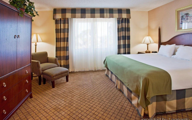 Holiday Inn Express & Suites Bradenton West by IHG